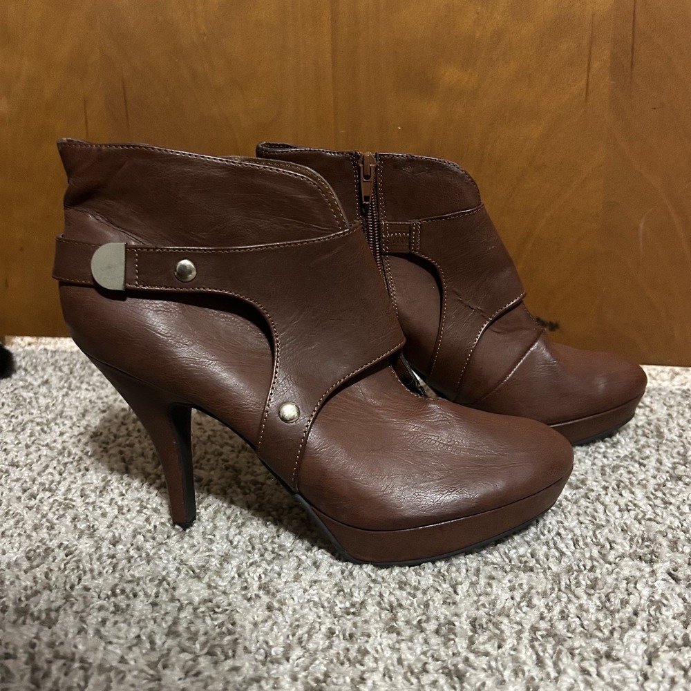 Women's UNLISTED Kenneth Cole Brown Zipper Stilettos‎ Size 10